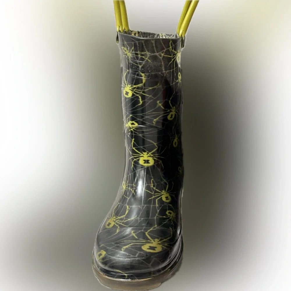 Western Chief Kids Rain Snow Light up Boots Waterproof Winter Spring Rubber, 10